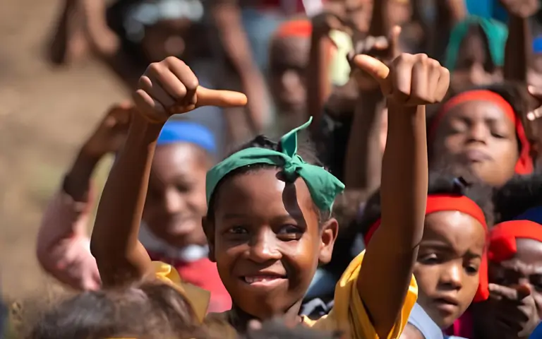 Vara Mada, amin’ny alalan’ny  fiaraha-miasa amin’ny minisiteran’ny fanabeazam-pirenena sy ny global communities dia nanao sonia ny fifanarahana tamin’ireo sekoly voalohany hiditra ao amin’ny programa mianatra